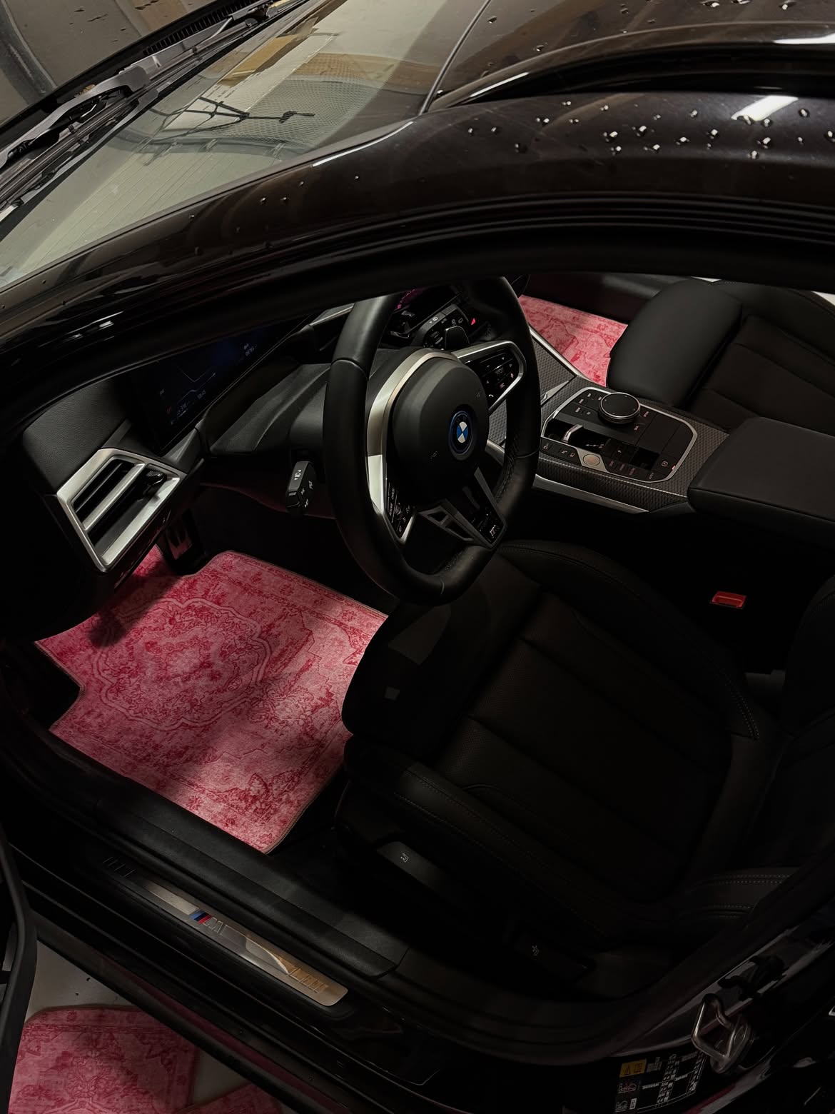 Rose Kurdium mat in BMW driver footwell